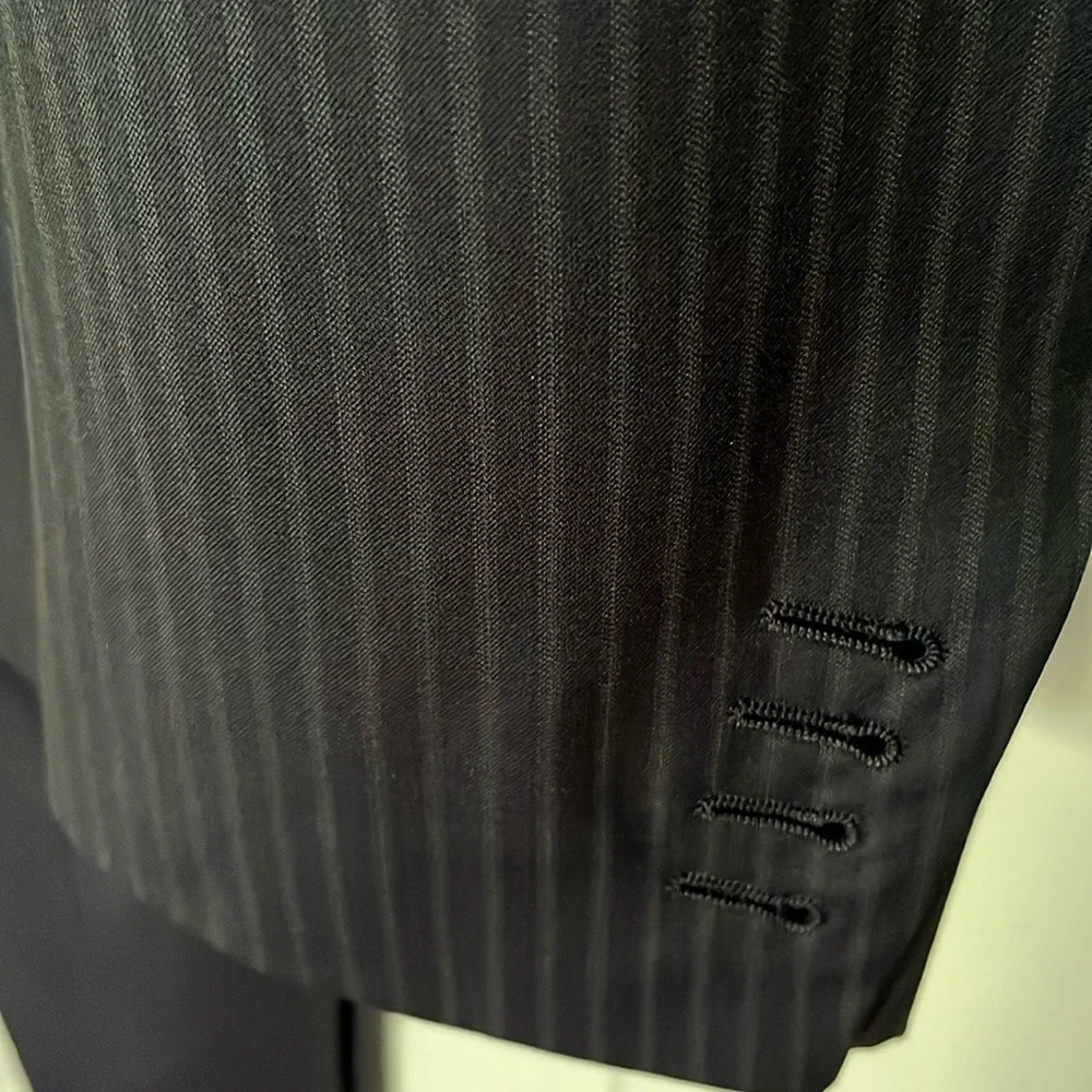 Tom James, Men’s Custom made wool suit, size 50R, pants W40/L 28